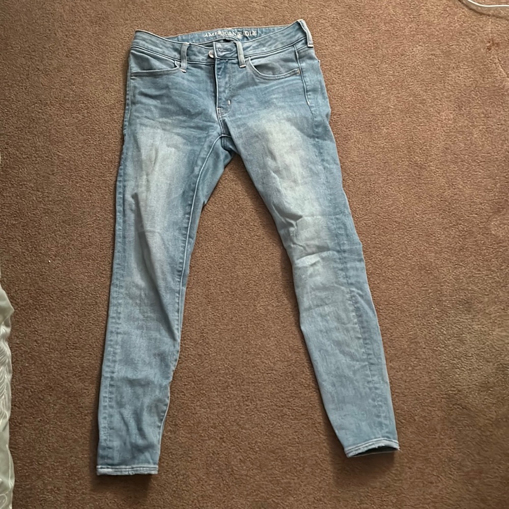 Light, washed out blue jeggings